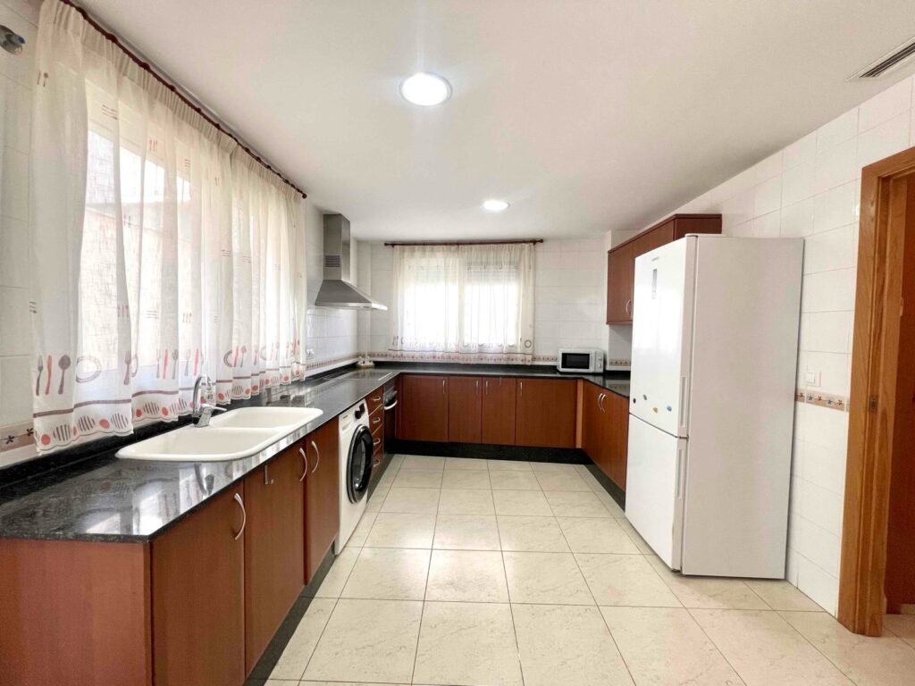 Chalet adosado en venta en Alzira – foto 3