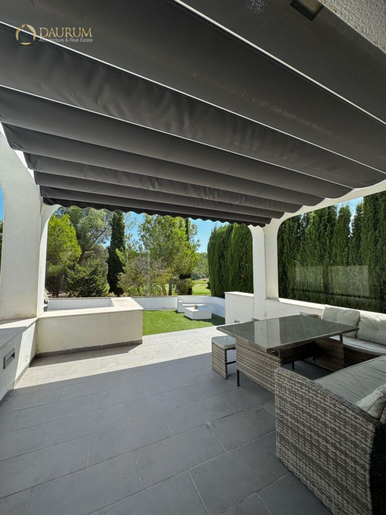 Chalet independiente en venta en Chiva – foto 1