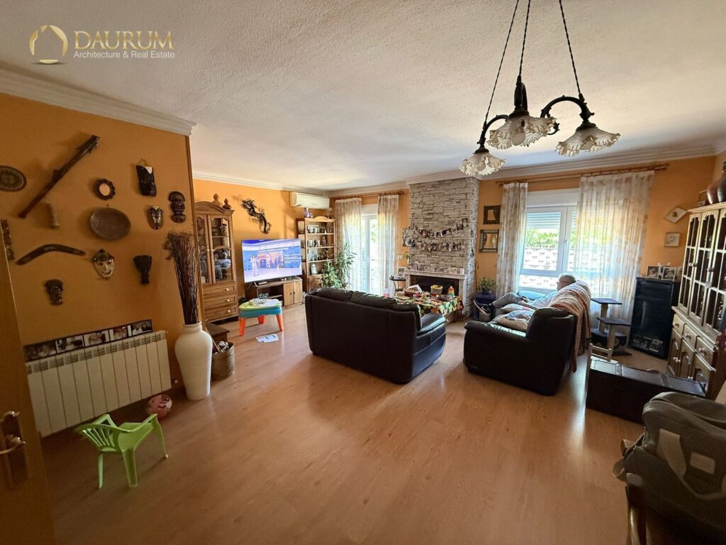 Chalet adosado en venta en San Fernando de Henares – foto 3