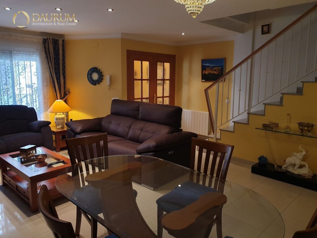 Chalet adosado en venta en La Pobla de Farnals – foto 1
