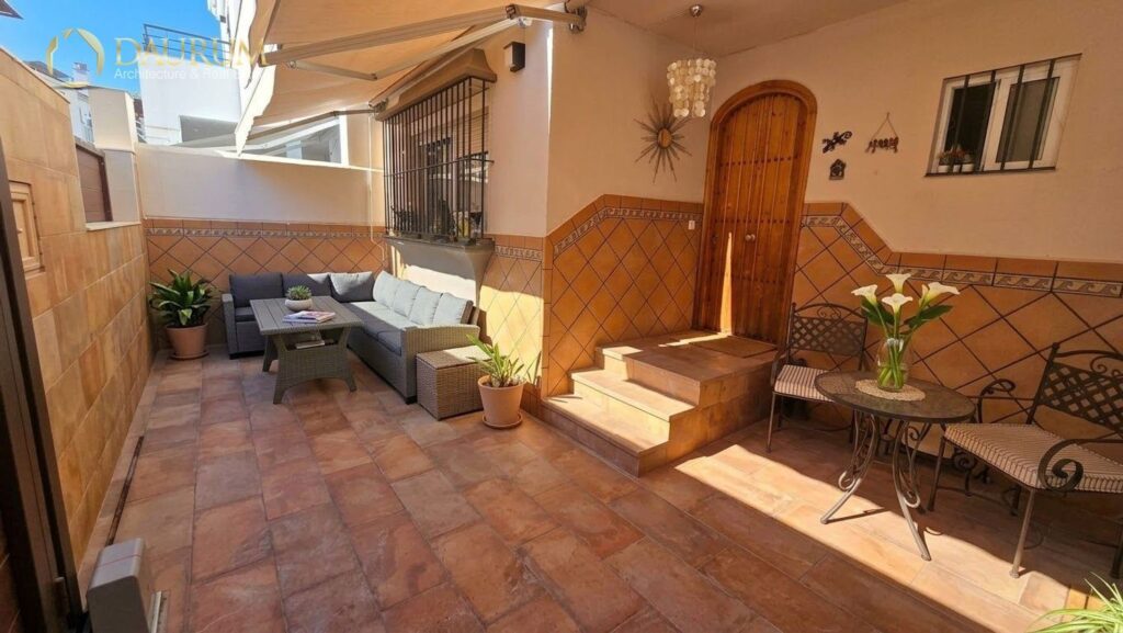 Chalet adosado en venta en Montequinto, Dos Hermanas – foto 1