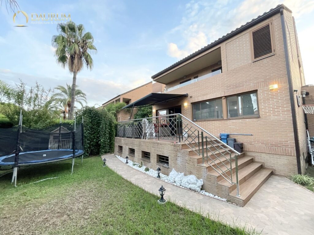 Chalet independiente en venta en Bétera – foto 1