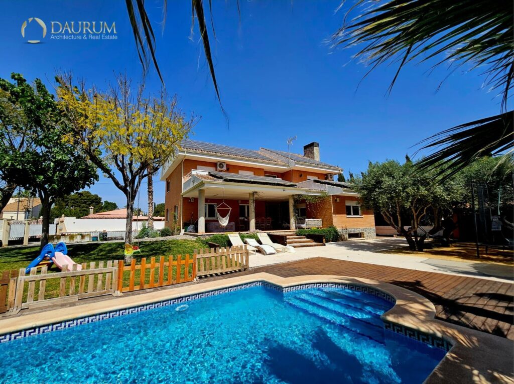 Chalet independiente en venta en Sol Y Luz, San Vicent del Raspeig – foto 1