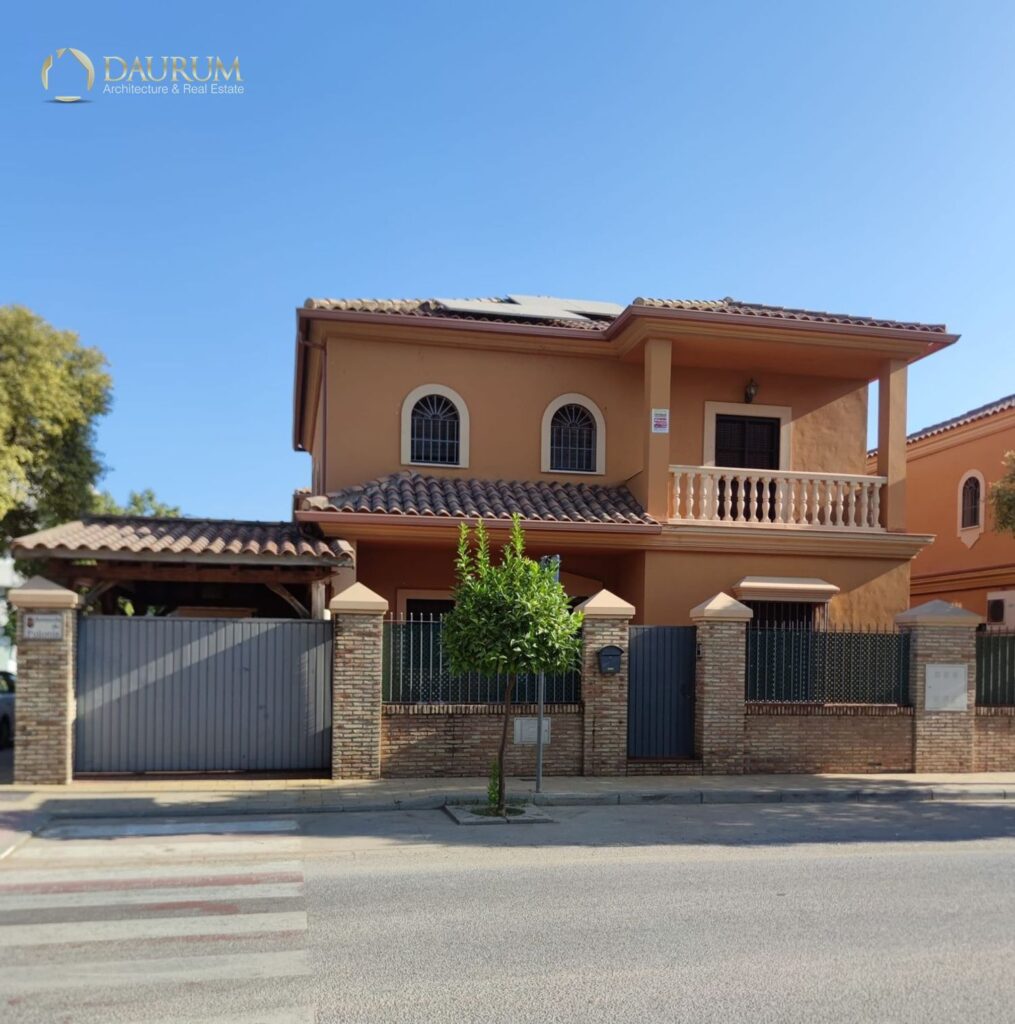 Chalet independiente en venta en La Rinconada – foto 2