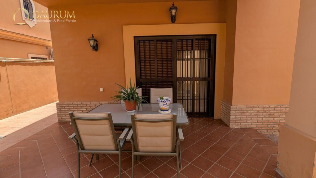 Chalet independiente en venta en La Rinconada – foto 4
