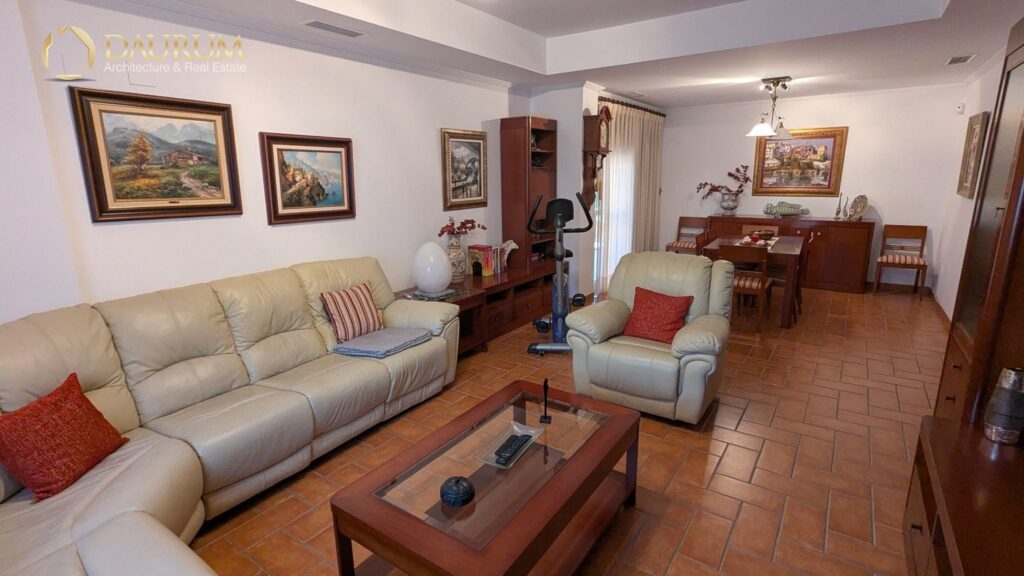 Chalet independiente en venta en La Rinconada – foto 5