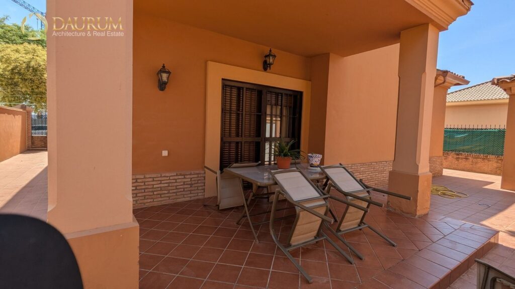 Chalet independiente en venta en La Rinconada – foto 1