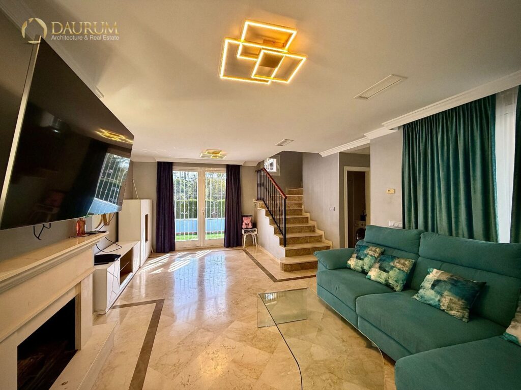 Chalet adosado en venta en Marbella – foto 1