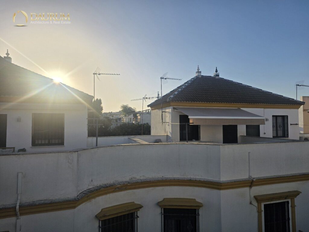 Chalet adosado en venta en Castilleja De La Cuesta – foto 2