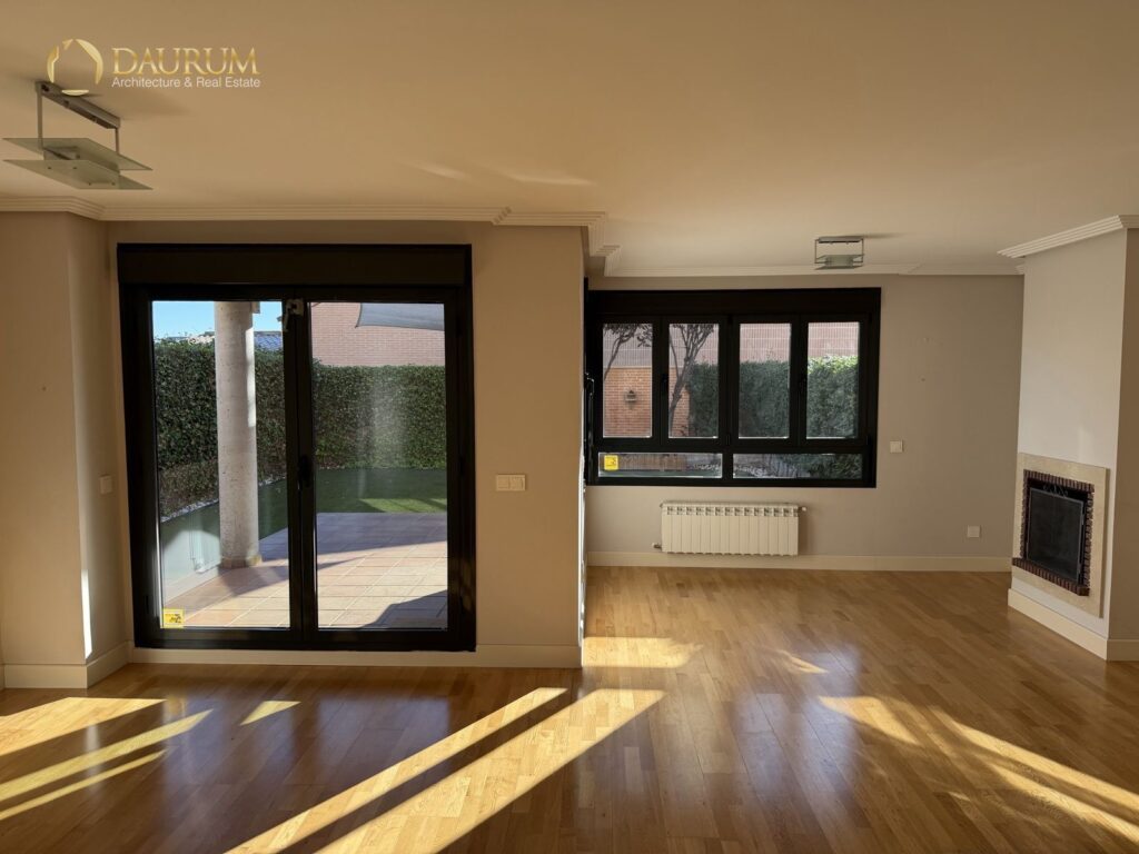 Chalet pareado en venta en Villanueva De La Cañada – foto 3