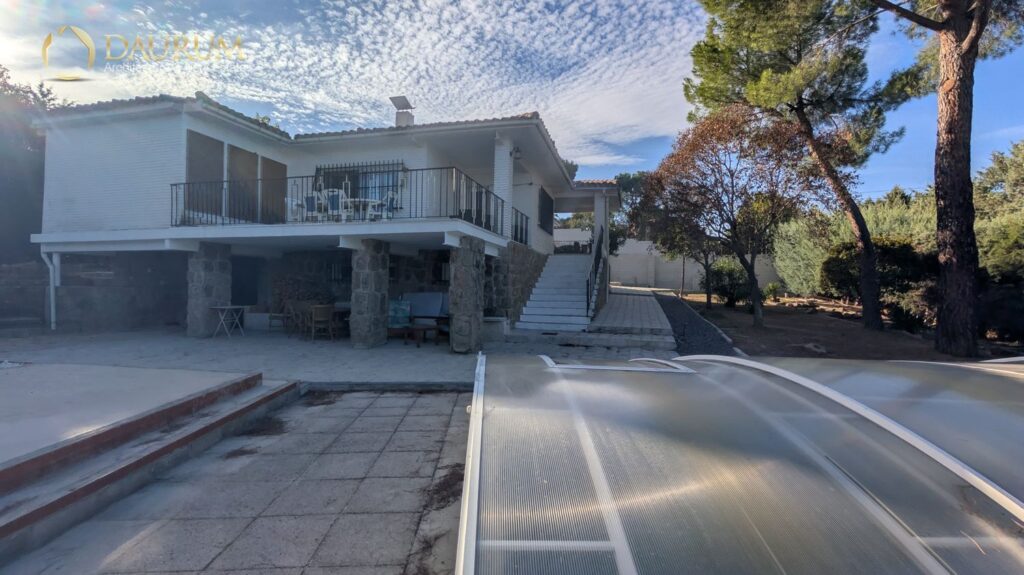 Chalet independiente en venta en Valdemorillo – foto 1