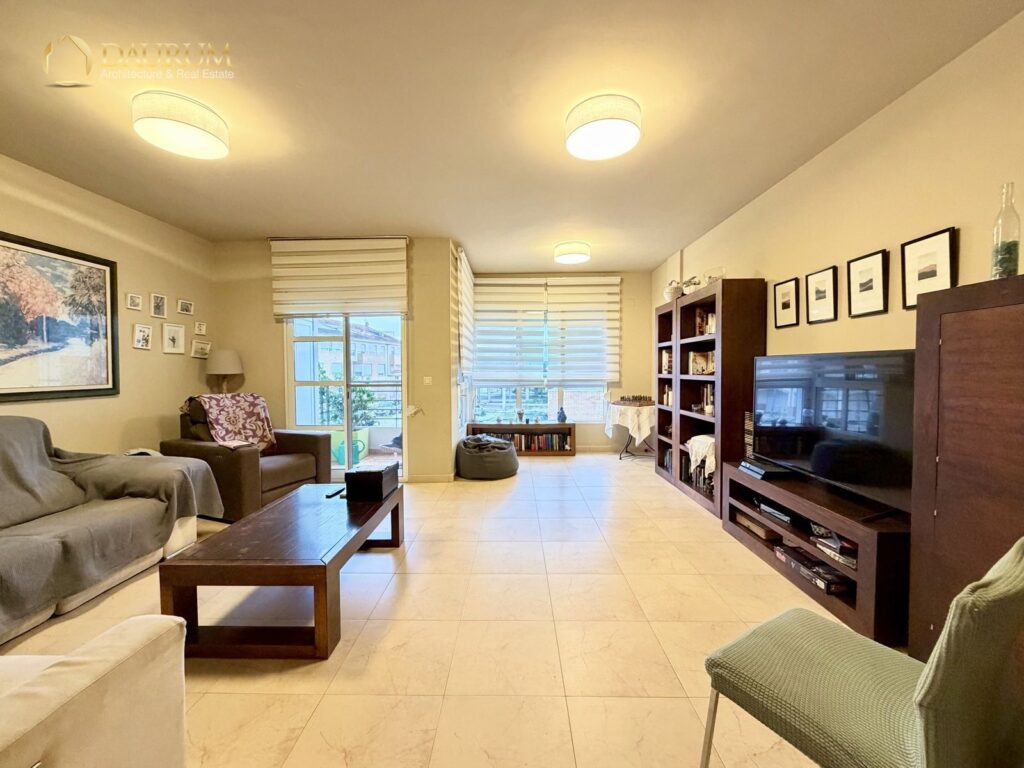 Chalet adosado en venta en Carcaixent – foto 1