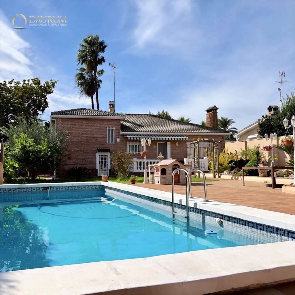 Chalet independiente en venta en Monserrat – foto 1