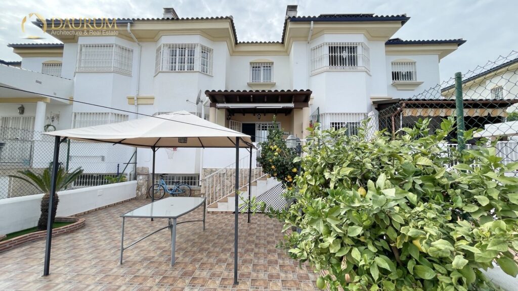Chalet adosado en venta en Churriana, Málaga – foto 1